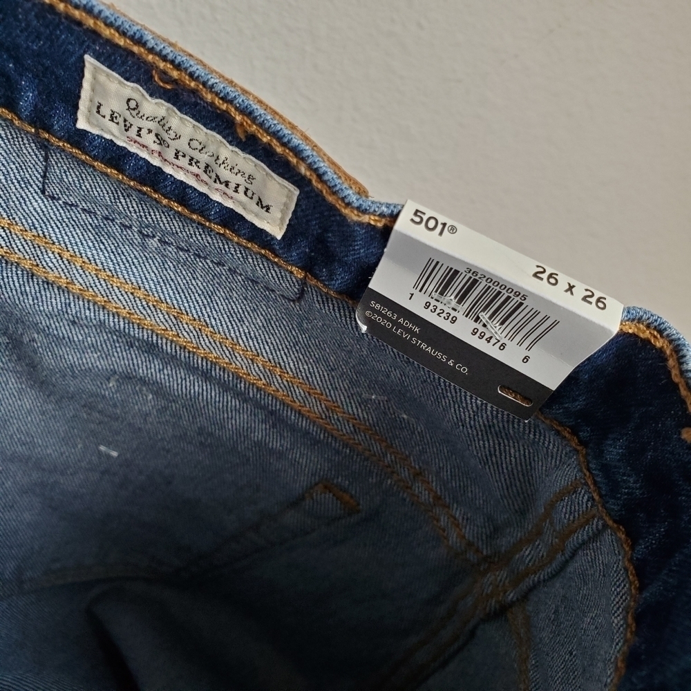 Levi's 501 Crop in Charleston Vision size 26 NWT - Picture 8 of 8
